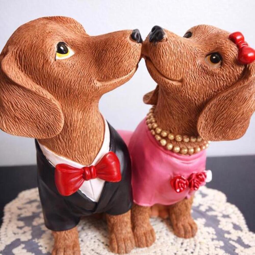 Kissing Dachshund Couple Figurine Valentine Dog Decor NWT